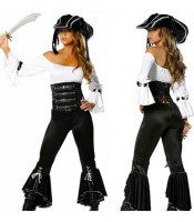Pirata seductora con pantalón